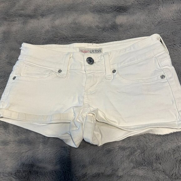 Guess Pants - White Guess Short Shorts - Stylish and Summer-Ready